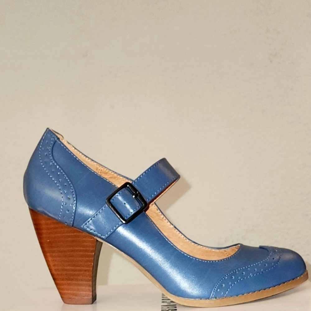 Chelsea Crew shoe, Size 9, 3.5 inch heel